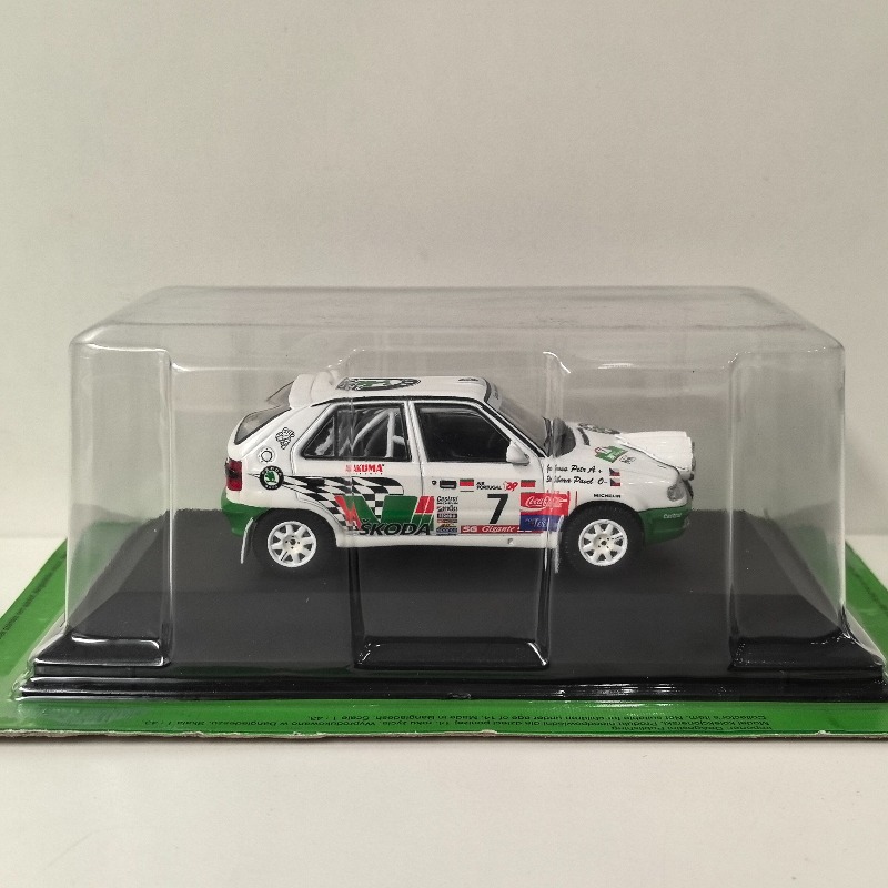 ダイキャスト IXO 1:43 スケール シュコダ フェリシ - Model Kit Toy のレビューと価格
