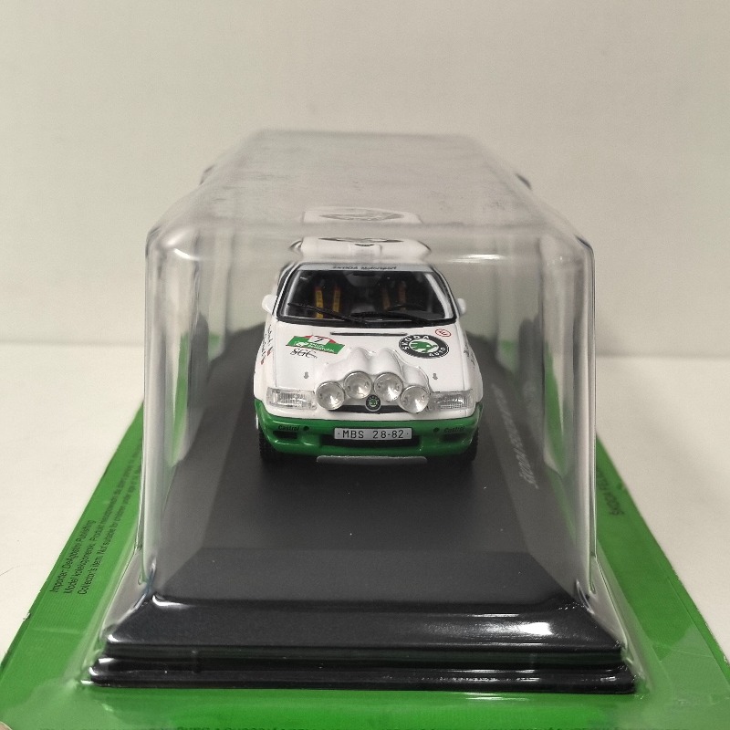 ダイキャスト IXO 1:43 スケール シュコダ フェリシ - Model Kit Toy のレビューと価格