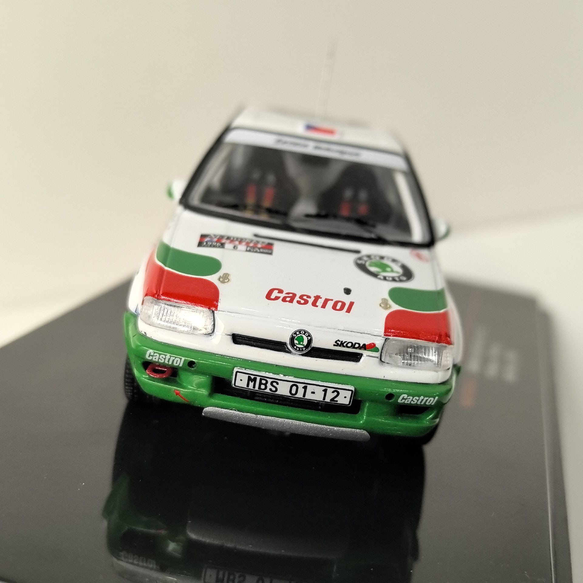 ダイキャスト IXO 1/43 スケール シュコダ フェリシ - Model Kit Toy のレビューと価格