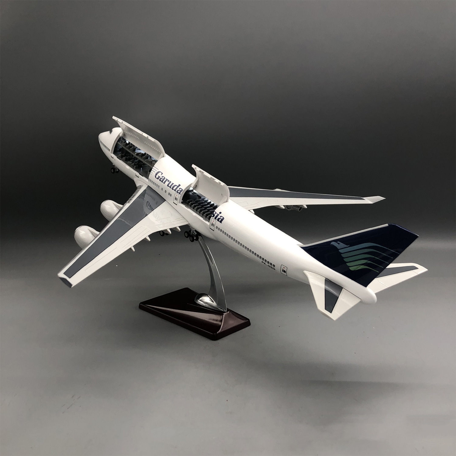 新しいキャビンドア開閉可能なガルーダ・インドネシアB747飛 - Model Kit Indonesia のレビューと価格