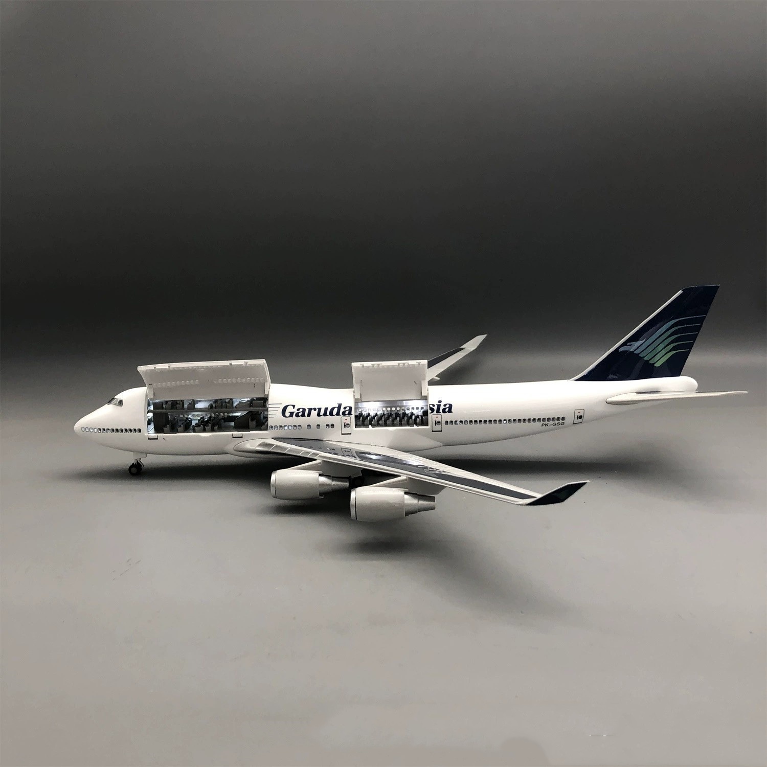 47cm ダイキャスト樹脂航空機 B747 ガルーダ・インデ - Model Kit Indonesia のレビューと価格