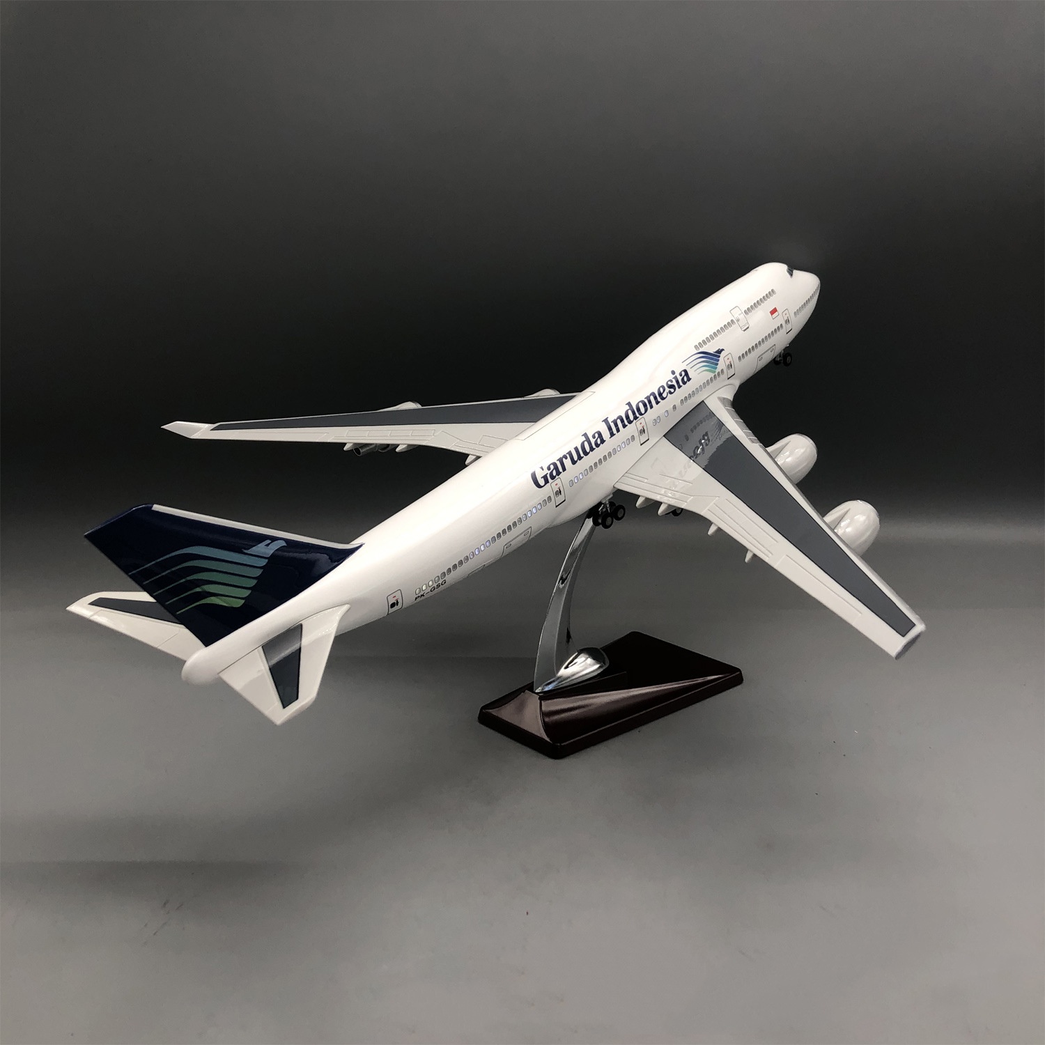 47cm ダイキャスト樹脂航空機 B747 ガルーダ・インデ - Model Kit Indonesia のレビューと価格